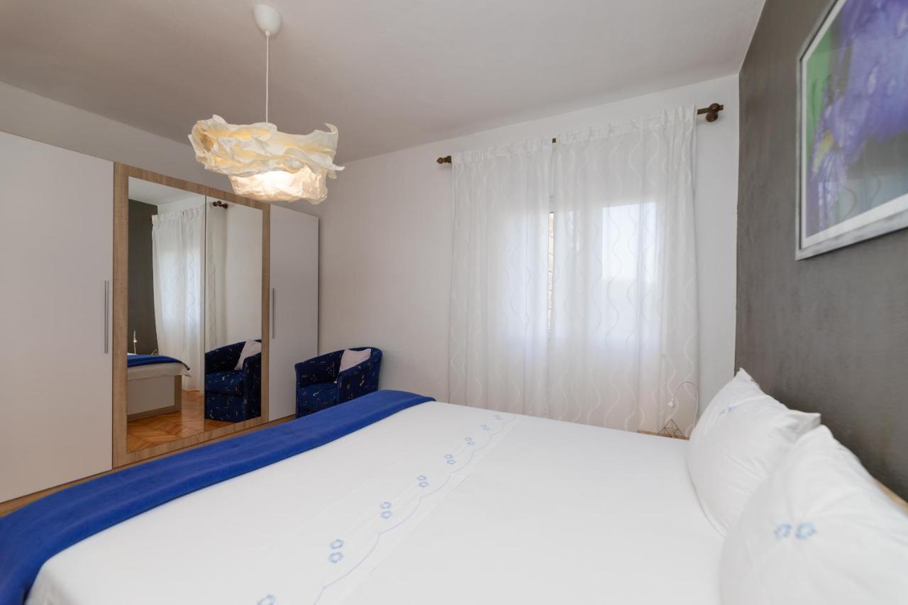 Apartments Martic Supetar Extérieur photo
